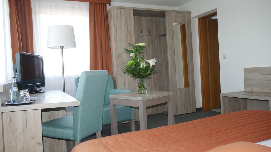 Komfort Hotel Ludwigsburg Buitenkant foto