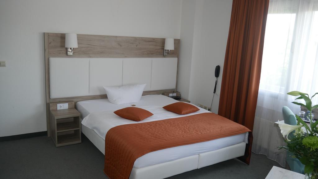 Komfort Hotel Ludwigsburg Buitenkant foto